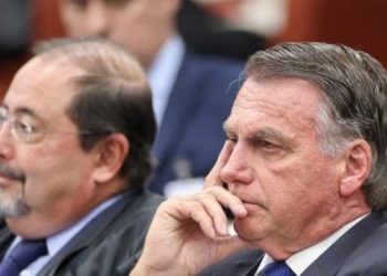 Bolsonaro se torna réu por tentativa de golpe de estado