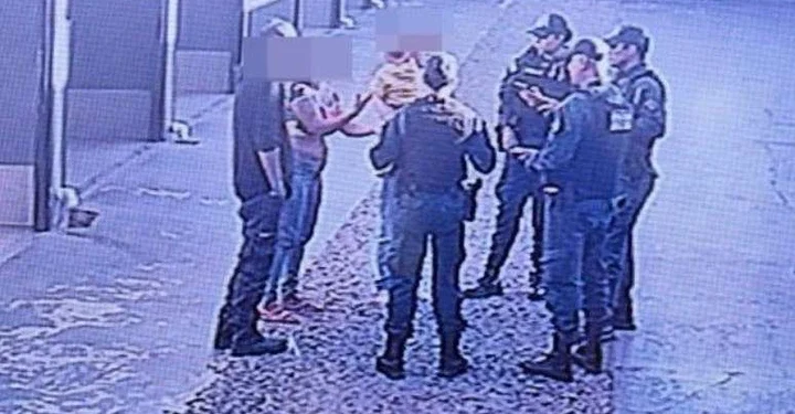 Criança de 2 anos é encontrada dentro de carro em motel