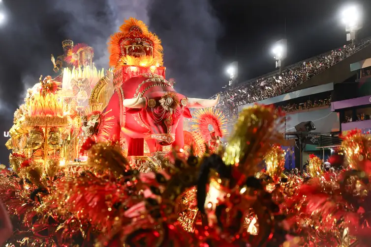 Tomaz Silva/Agência Brasil Rio de Janeiro (RJ), 02/03/2025 – Unidos de Padre Miguel abre os desfiles de carnaval do grupo Especial na Marquês de Sapucaí, na região central do Rio de Janeiro. Foto: Tomaz Silva/Agência Brasil