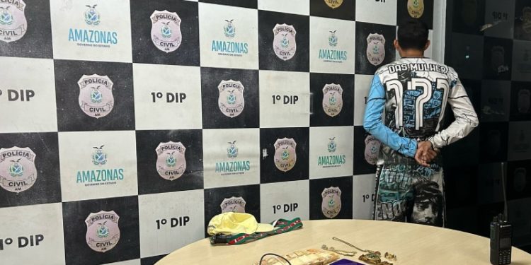 Jovem é preso portando celulares roubados durante abordagem policial