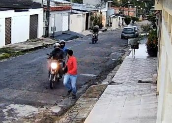 Homem é abordado por quadrilha em moto na Zona Norte de Manaus