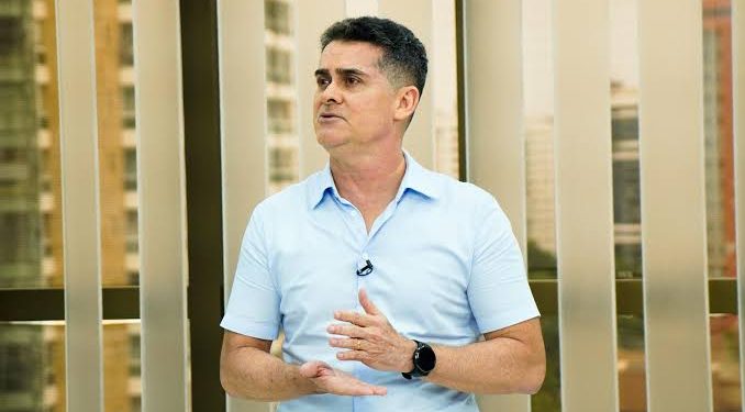 Prefeito de Manaus nunca esteve em retiro espiritual, esclarece SEMCOM Prefeito de Manaus nunca esteve em retiro espiritual, esclarece SEMCOM