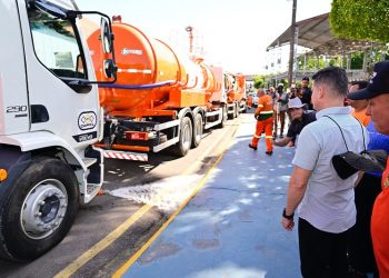 Prefeito David Almeida entrega novos veículos e reforça compromisso com a limpeza urbana e o meio ambiente em Manaus
