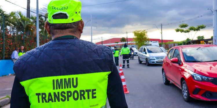 Prefeitura de Manaus realiza operação ‘Transporte Legal’ e apreende veículos irregulares