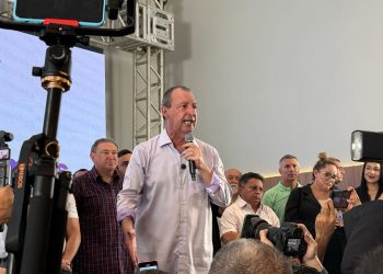 Omar Aziz oficializa pré-candidatura ao governo com apoio de David Almeida
