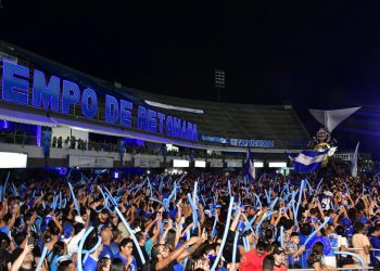 Sob chuva e emoção, Caprichoso lota Sambódromo e transforma o lançamento do álbum 2025 em dois dias de celebração