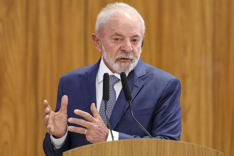 Marcelo Camargo/Agência Brasil Brasília (DF), 22/04/2025 - O presidente Luiz Inácio Lula da Silva durante declaração à imprensa juntamente do presidente do Chile, Gabriel Boric, no Palácio do Planalto. Foto: Marcelo Camargo/Agência Brasil