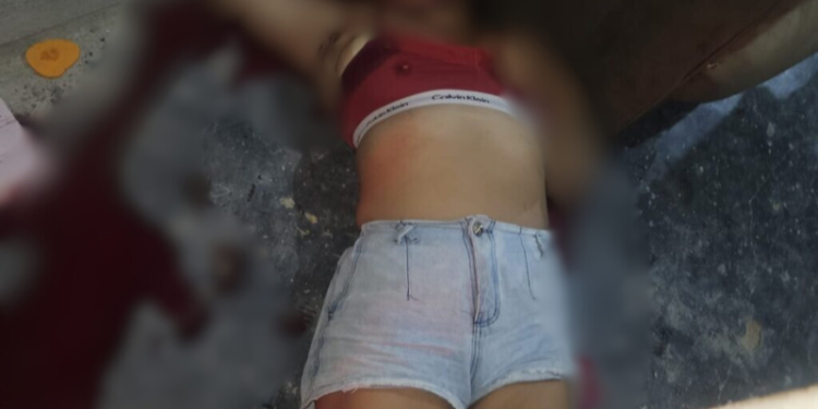 Mulher é executada a tiros na porta de casa após atender chamado