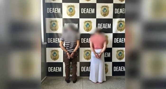 Mãe e padrasto são presos por abusos e lesão corporal contra jovem Mãe e padrasto são presos por abusos e lesão corporal contra jovem