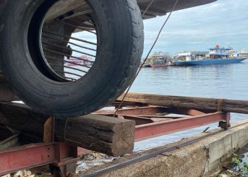 Corpo não identificado é encontrado boiando na Orla do Amarelinho; veja o vídeo