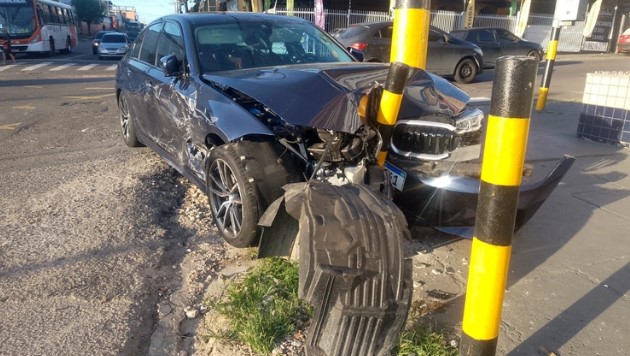 acidente-entre-bmw-e-picape-no