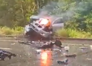 Grávida morre após acidente entre carros na rodovia AM-070