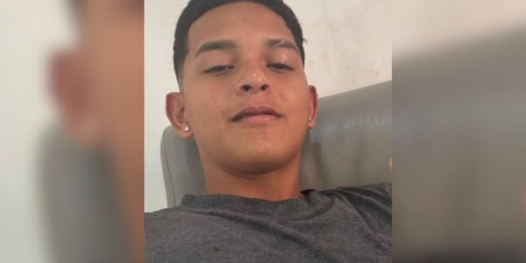 Adolescente morre após moto colidir com um búfalo em estrada
