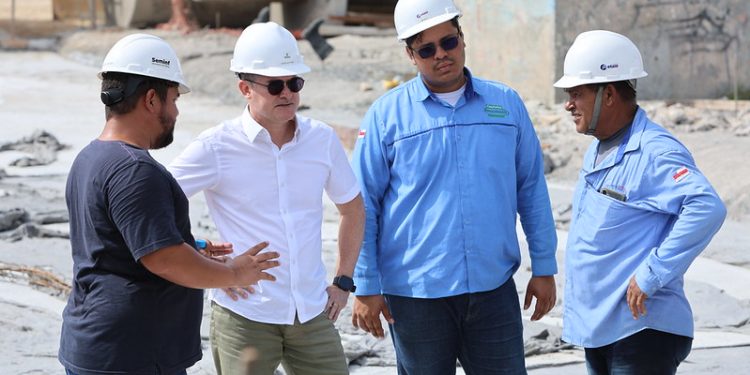 Prefeito David Almeida acompanha fase final das obras do complexo viário Rei Pelé