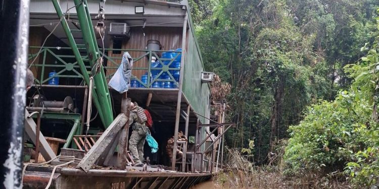 Operação Ágata 2025 desmonta estruturas de garimpos ilegais na Amazônia