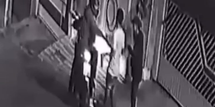 Adolescente de 15 anos é assassinado durante assalto em São Paulo; veja o vídeo