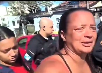 Mãe chora por filho preso após assalto a ônibus: “Me perdoem, não criei meu filho pra isso”