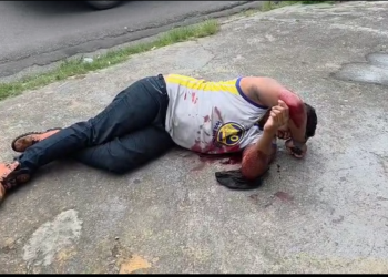 VÍDEO: Integrante de quadrilha tenta fugir da polícia e acaba sendo atingido após roubo de joias