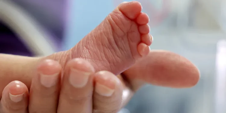 Bebê de quatro meses morre engasgado em creche clandestina em Curitiba