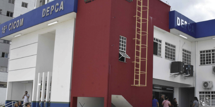 Técnico de enfermagem é preso após levar adolescente para banheiro em hospital