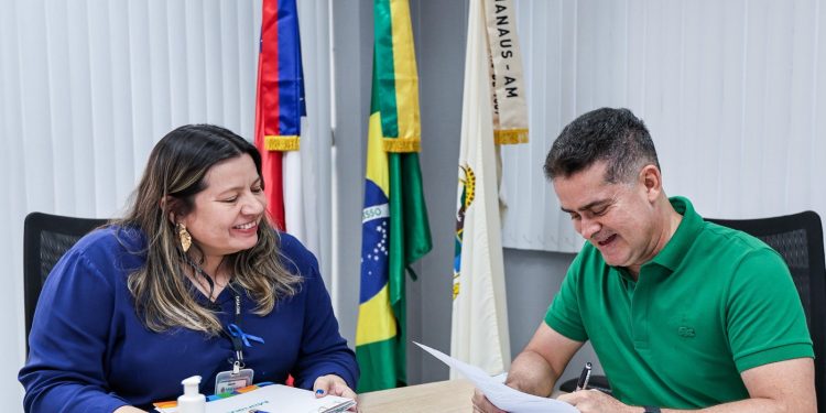 Prefeito David Almeida unifica datas-base e garante reajuste salarial aos servidores municipais Prefeito David Almeida unifica datas-base e garante reajuste salarial aos servidores municipais