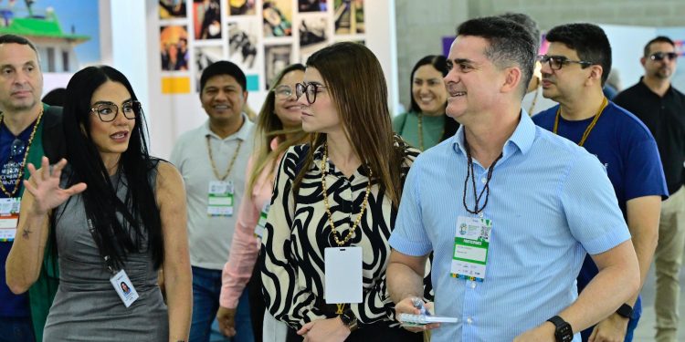 Prefeito David Almeida prestigia maior congresso de Medicina de Família da América Latina Prefeito David Almeida prestigia maior congresso de Medicina de Família da América Latina