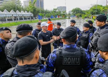 Prefeito David Almeida acompanha início do maior curso tático da história da Guarda Municipal