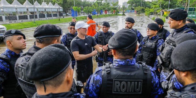 Prefeito David Almeida acompanha início do maior curso tático da história da Guarda Municipal
