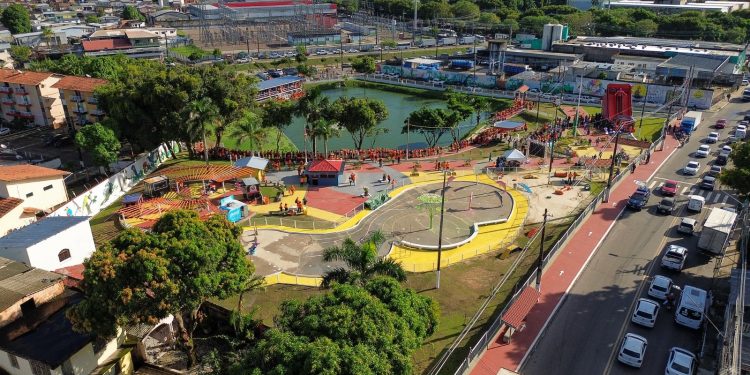 Prefeito David Almeida entrega lagoa da Compensa totalmente revitalizada em comemoração aos 61 anos do bairro