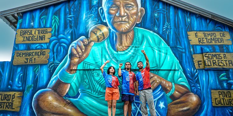 Em Parintins, mural de Andre Hullk manifesta artivismo inspirado no tema do Boi Caprichoso