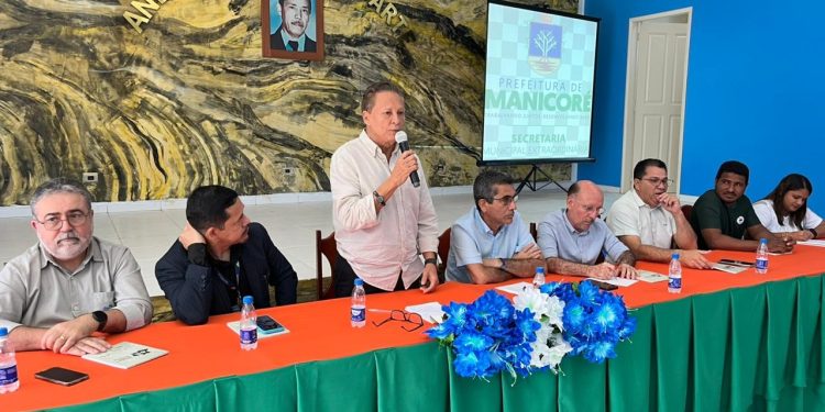 Parlamentar discute adensamento da cadeia da borracha em Manicoré