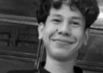 Vídeo mostra momento em que agressores correm após espancar adolescente