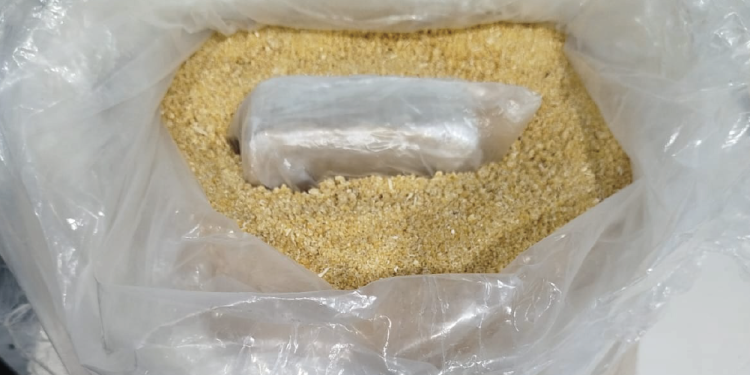 Droga é apreendida escondida em saco de farinha no Amazonas