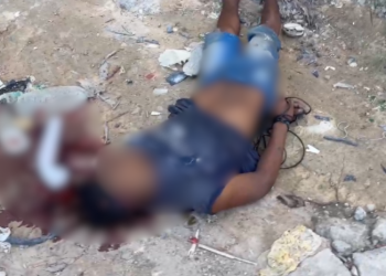 Homem é executado com as mãos amarradas