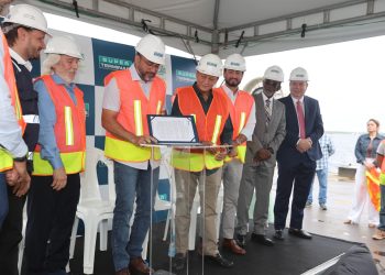 Adjuto Afonso comemora expansão do gás natural com construção da primeira usina para operações portuárias do Norte