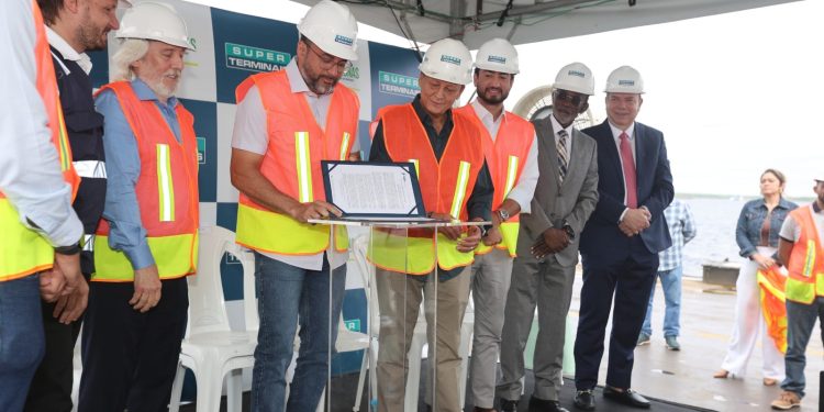 Adjuto Afonso comemora expansão do gás natural com construção da primeira usina para operações portuárias do Norte