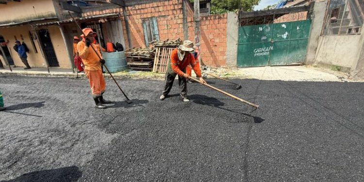 Prefeitura de Manaus realiza recuperação asfáltica no bairro Novo Aleixo