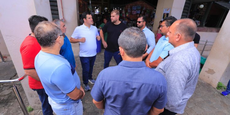 Prefeito em exercício Renato Junior celebra 142 anos do mercado Adolpho Lisboa e anuncia revitalização