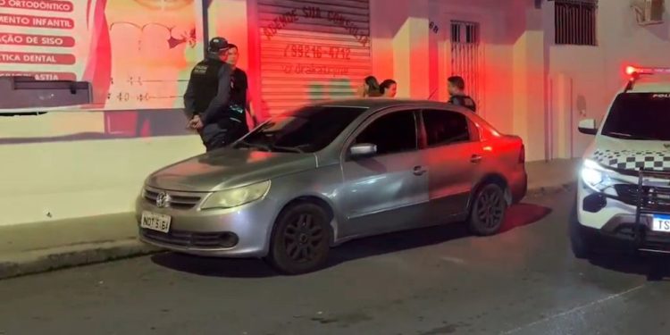 Mulher é encontrada morta dentro de carro em Manaus