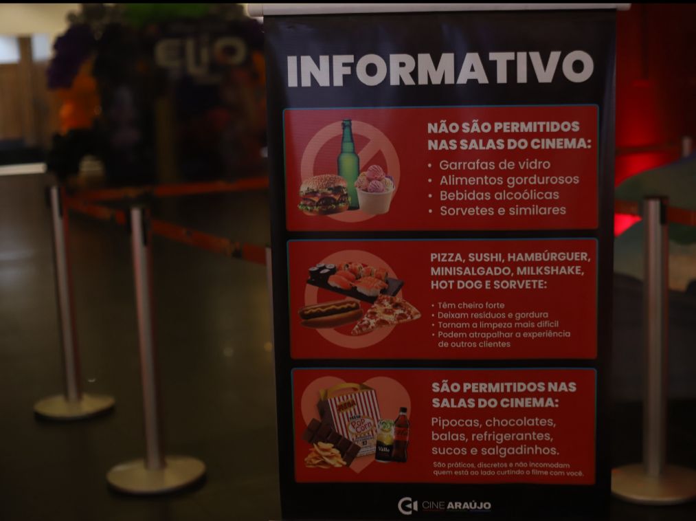 Placa proibida em cinema de Manaus