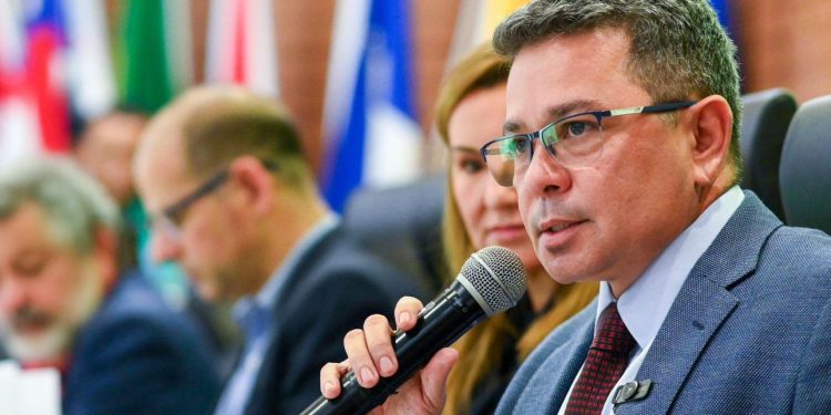 Vice-governador do Amazonas afirma que reconstrução da BR-319 pode ser feita com equilíbrio ambiental