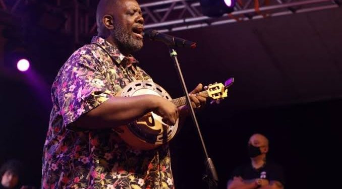 Péricles leva samba ao #SouManaus 2025 em show no Dia da Independência