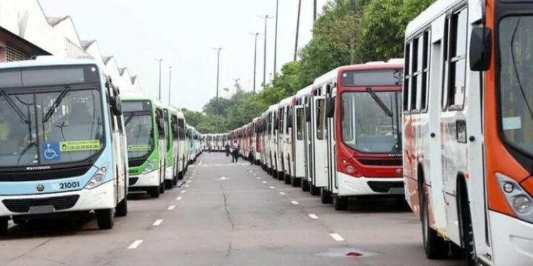 Greve de ônibus é suspensa após mediação da Prefeitura de Manaus