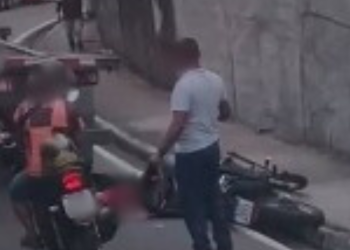 Motociclista morre após colidir com traseira de carreta