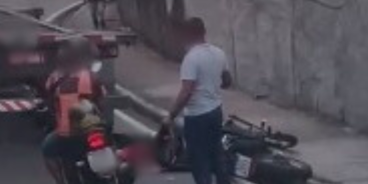 Motociclista morre após colidir com traseira de carreta