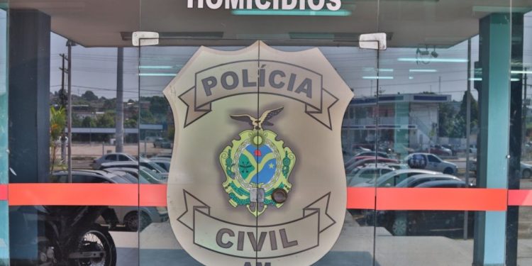 Mãe e companheira são presas suspeitas de morte de menina