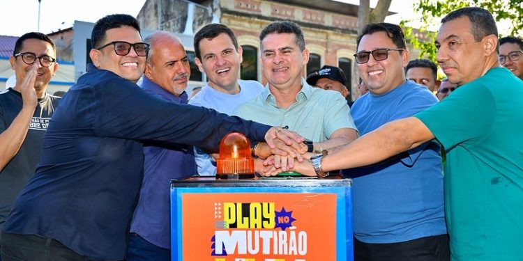 Prefeito David Almeida inicia maior mutirão integrado no Centro Histórico