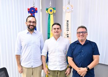 Prefeito David Almeida e os presidentes da Eletros e Ventisol Agratto anunciam expansão de empresa em Manaus