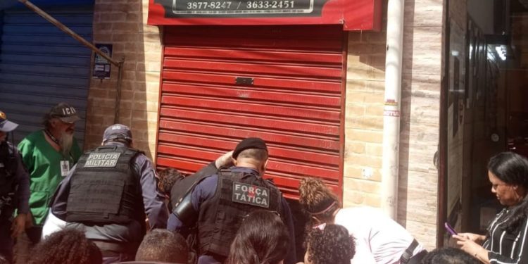 Vídeo: Assaltante morre baleado por segurança de joalheria no Centro de Manaus