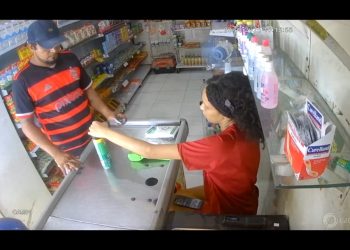 Assaltante é flagrado roubando em mercadinho de irmã do influenciador Lucas Picolé; veja o vídeo